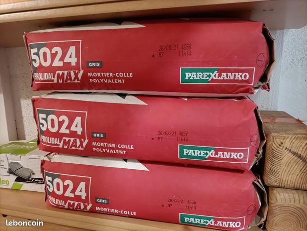 Sacs colle carrelage