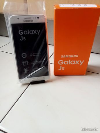 Samsung Galaxy J5 16 Go 4G double Sim dans sa boîte d'origine Neuf jamais utilisé débloque tout opérateur