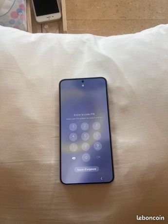 Samsung Galaxy S24 5g 256 GO comme neuf sous garantie constructeur + flip cover en cuir + coque Samsung neuf + film en hydrogel + emballage d'origine complet + facture