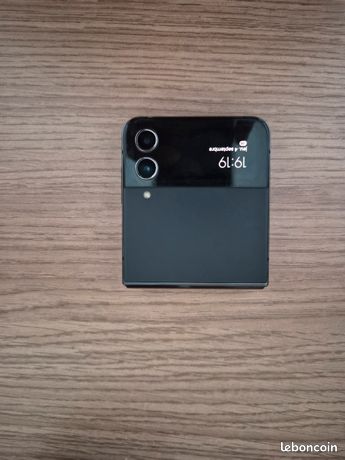 Samsung galaxy flip 4