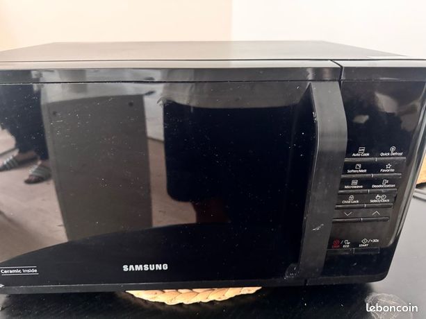 SAMSUNG Micro-ondes monofonction MS23K3513AK 800 W Capacité 23 L Noir