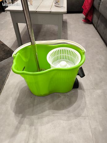 Sceau essoreuse et sa serpillière