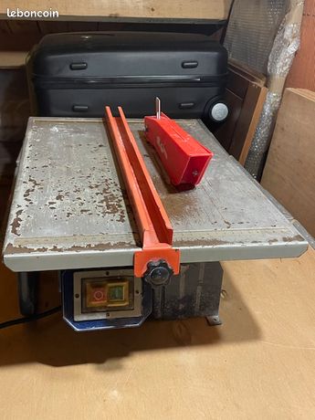 Scie à carrellage elctrique