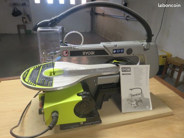 Scie à chantourner stationnaire