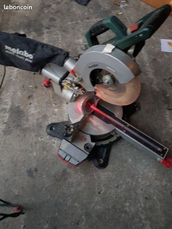 Scie à onglet MÉTABO KGS 216 m