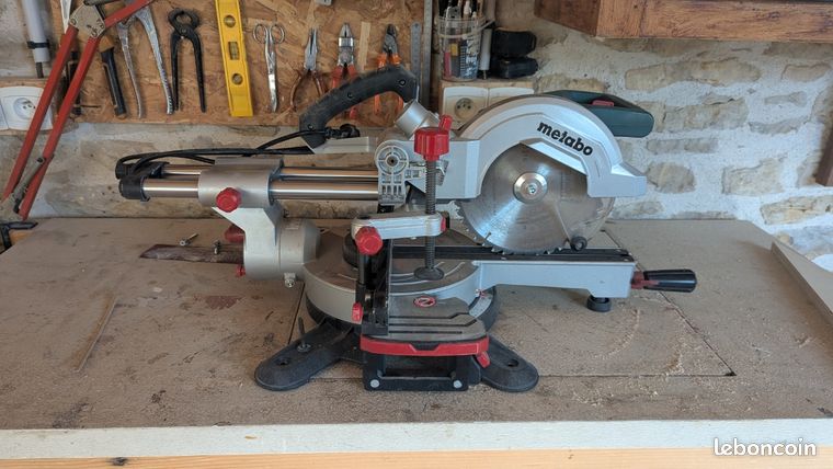 Scie à onglet metabo KGS 216