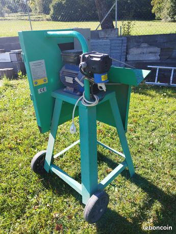 Scie circulaire à buches