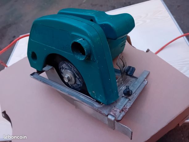 Scie circulaire Black et decker dn227 pour bois ou placo