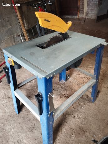 Scie circulaire sur pied de la marque Metabo