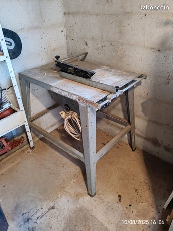 Scie circulaire sur table