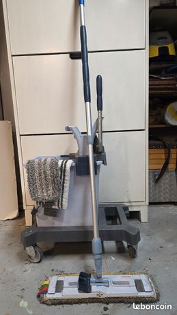 Seaux et balais de marque vilada professionnel valeur neuf 170 euro