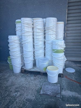 Seaux plastiques avec couvercle