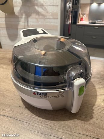 SEB Actifry family peu servi