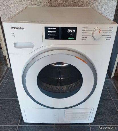Sèche linge miele 8k pompe à chaleur classe énergétique A++ très économique en électricité très propre intérieur extérieur fonctionne très très bien aucun souci année 2023