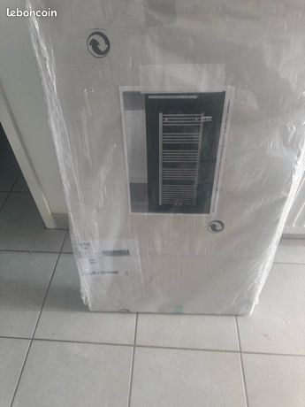 Sèche serviette à eau radiateur dans son emballage