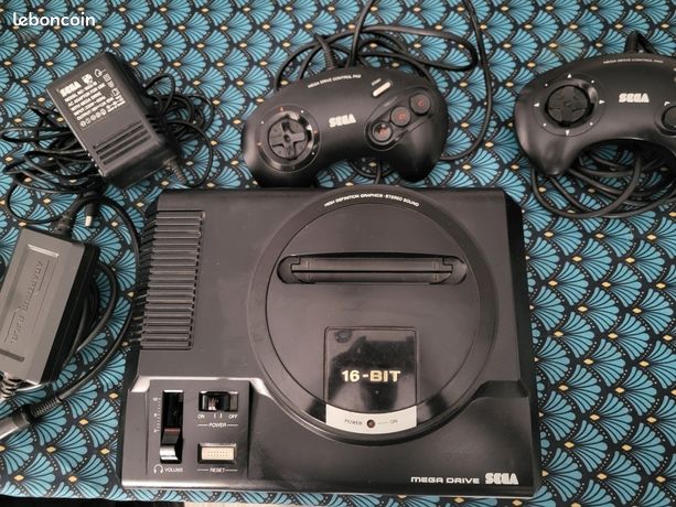 Sega megadrive 1 avec 2 manettes completes