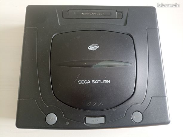 SEGA Saturn console PAL v2 + manette neuve en boîte