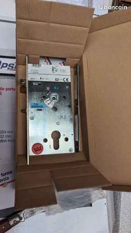 Serrure de porte a fermeture électromécanique