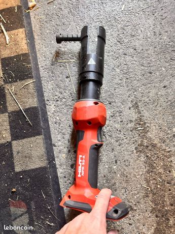 Sertisseuse Hilti NPR 32a sans batterie sans mâchoire