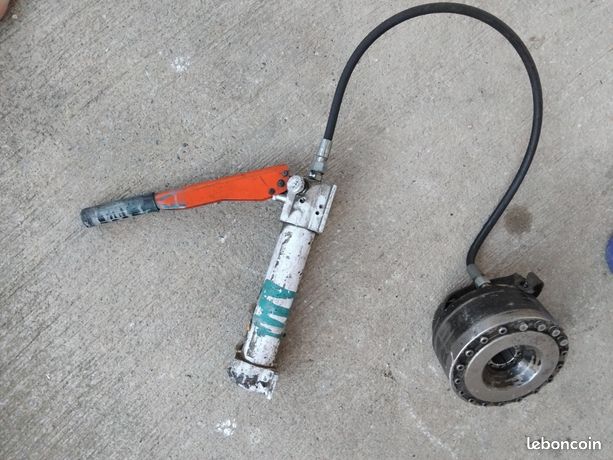 Sertisseuse plus pompe hydraulique