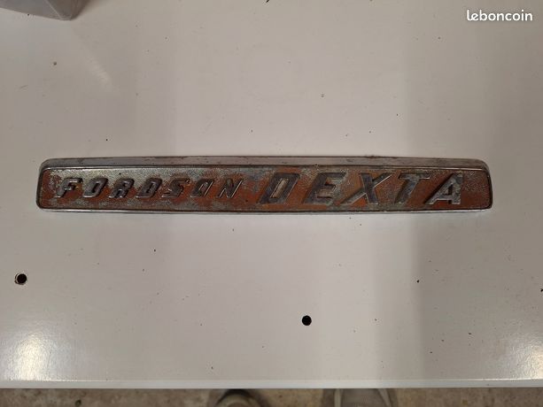 Sigle latéral fordson dexta