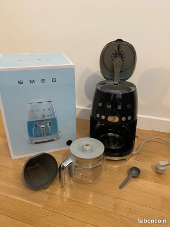 SMEG Cafetière filtre 10 tasses programmable