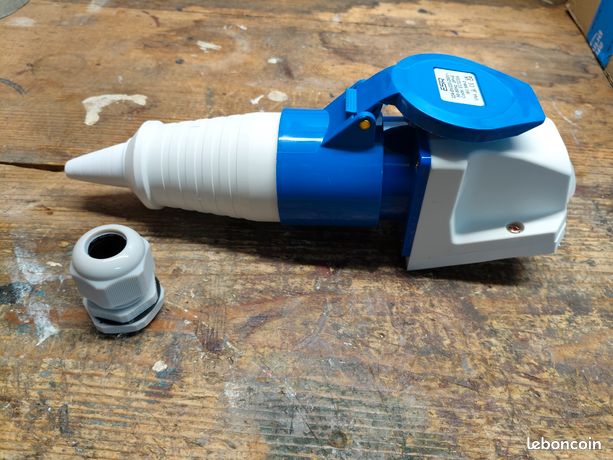 Socle male et prise femelle 32A 2P+T 220V Étanche IP44 IDE