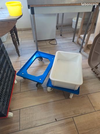 Socle roulant / porte bac boulangerie