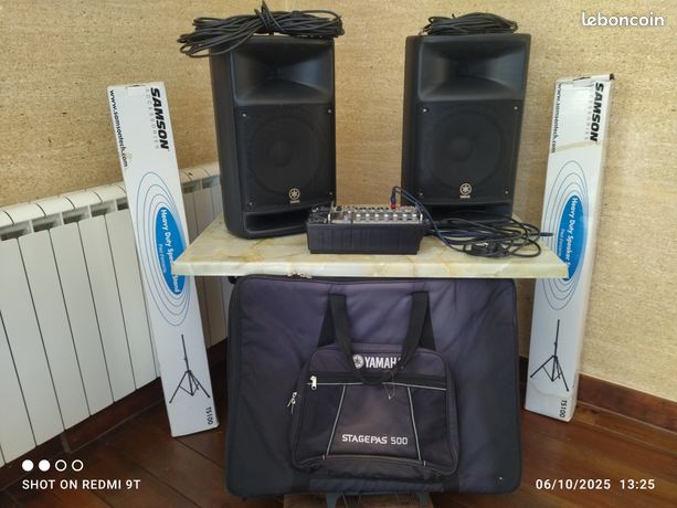Sono Yamaha Stagepas 500 enceintes + table de mixage + trépieds + câbles + câble prise jack + chariot