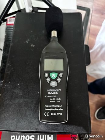 Sonomètre numérique Velleman DVM805 30 à 130 dB avec étui