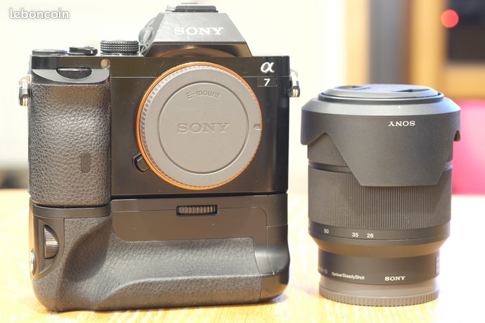 Sony A7 mark I grip et objectif Sony 28-70mm en très bon état