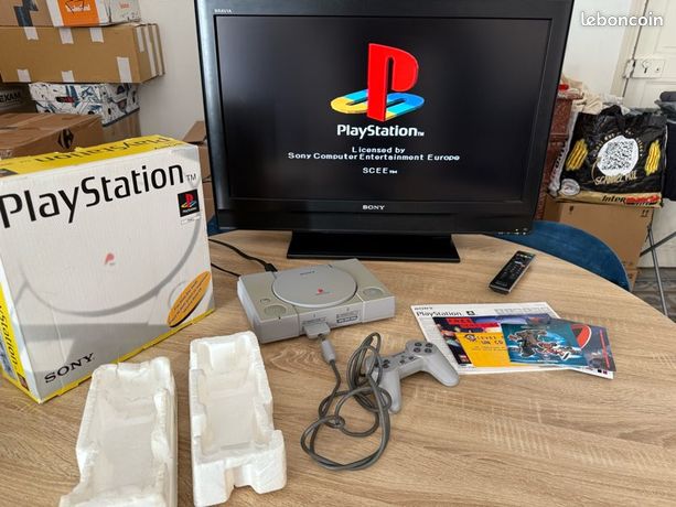 Sony PlayStation SCPH-5502 Console en boîte complète, notices et Serial Matching