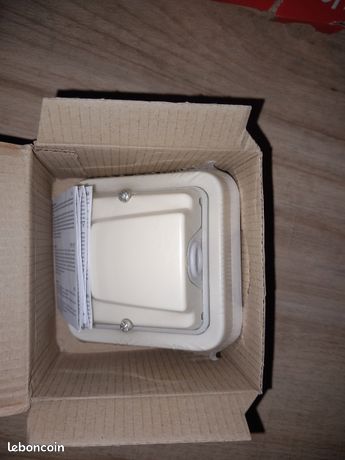 Sortie de câble avec Bornier Legrand plexo référence 69889