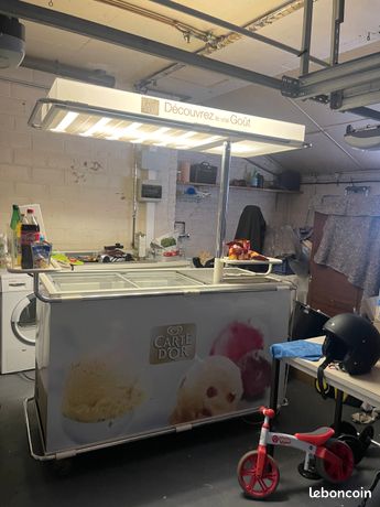 Stand marchand bac à glace