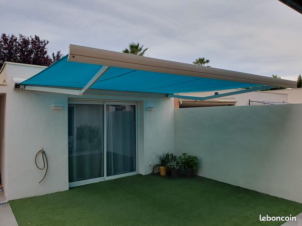 Store banne avec LED intégrée