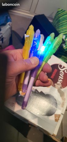 Stylet lumière violette UV