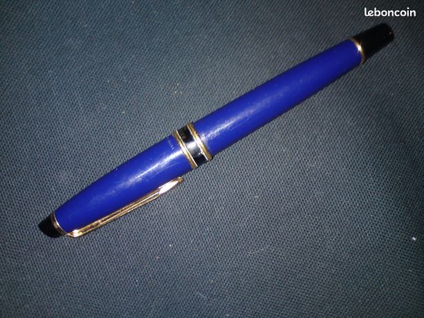 Stylo plume d'homme couleur bleu lapis grande taille plume dorée EURESA marque Waterman