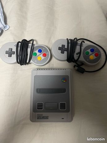 Super Nintendo Mini avec ces deux manettes sans la boîte