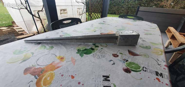 Support de poteau en métal