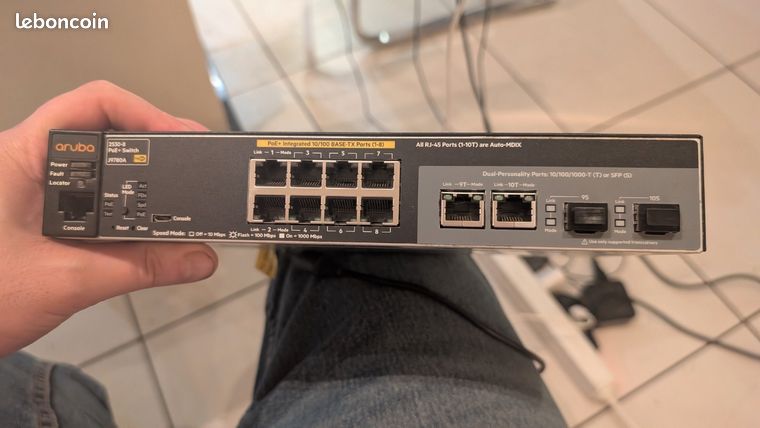Switch Administrable HPE Aruba 2530-8 PoE+ J9780A - 8 Ports Fast Ethernet + 2 Uplinks Gigabit