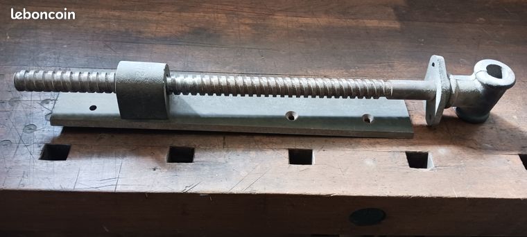 Système pour presse longitudinale établi de menuisier