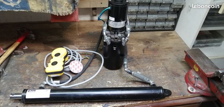 Système vérin et pompe hydraulique