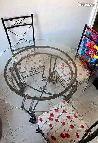 Table avec 4 chaise
