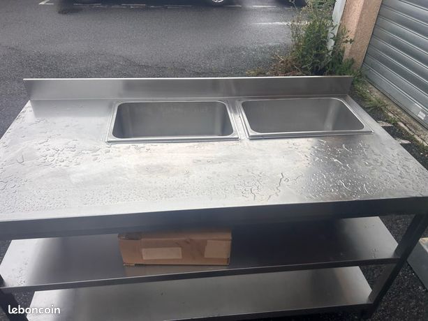 Table avec deux bain-marie intégrée