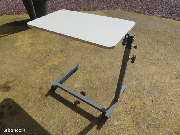 Table de lit sur roulettes