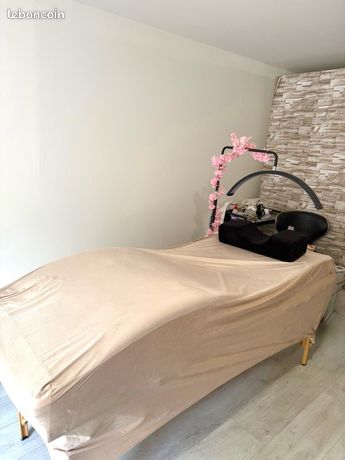 Table de massages / prestations avec matelas confortable