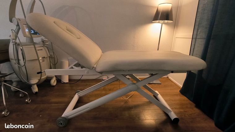 TABLE ELECTRIQUE BLANCHE MASSAGE marque LPG TBE