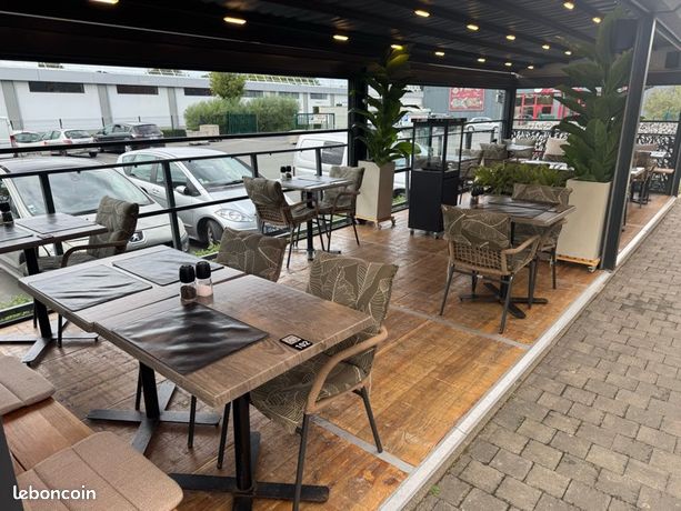 Table et chaises terrasse