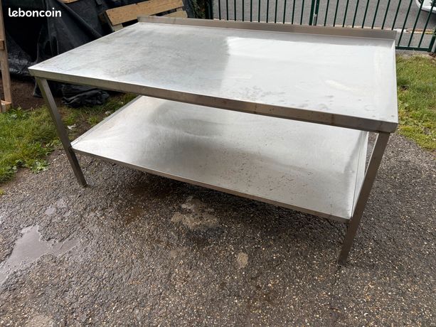 Table inox a dosseret avec étagère en dessous