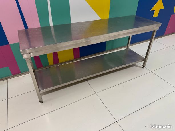 Table inox avec étagère en dessous